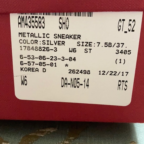 $895 Valentino Garavani Rockstud Sneaker 37.5 New - Picture 2 of 9